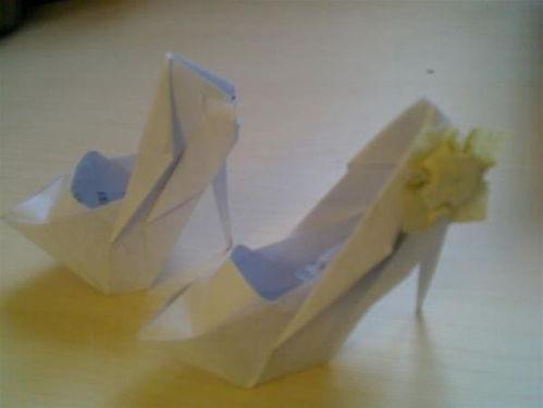 用纸折高跟鞋视频,跟随视频学习纸艺高跟鞋制作